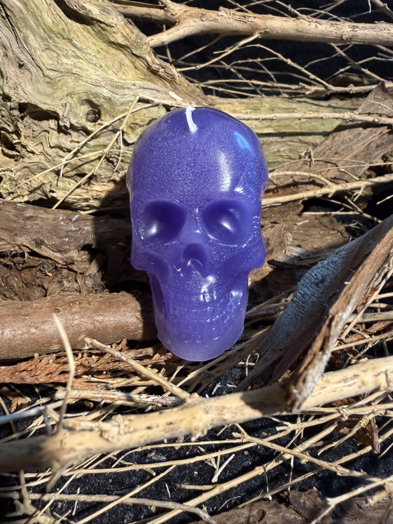 Violette Totenkopfkerze